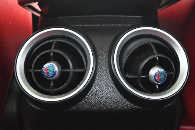 Used 2019 Alfa Romeo Giulia Ti RWD image 11