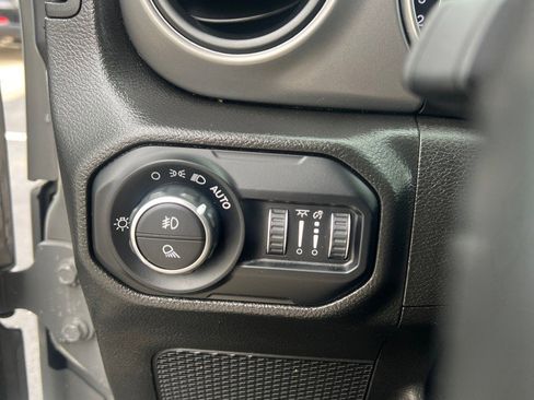 Used 2022 Jeep Gladiator Sport AWD/4WD image 27