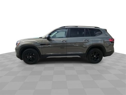 Used 2024 Volkswagen Atlas Peak Edition SE image 5