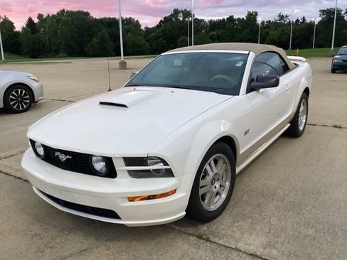 Used 2007 Ford Mustang GT RWD image 3