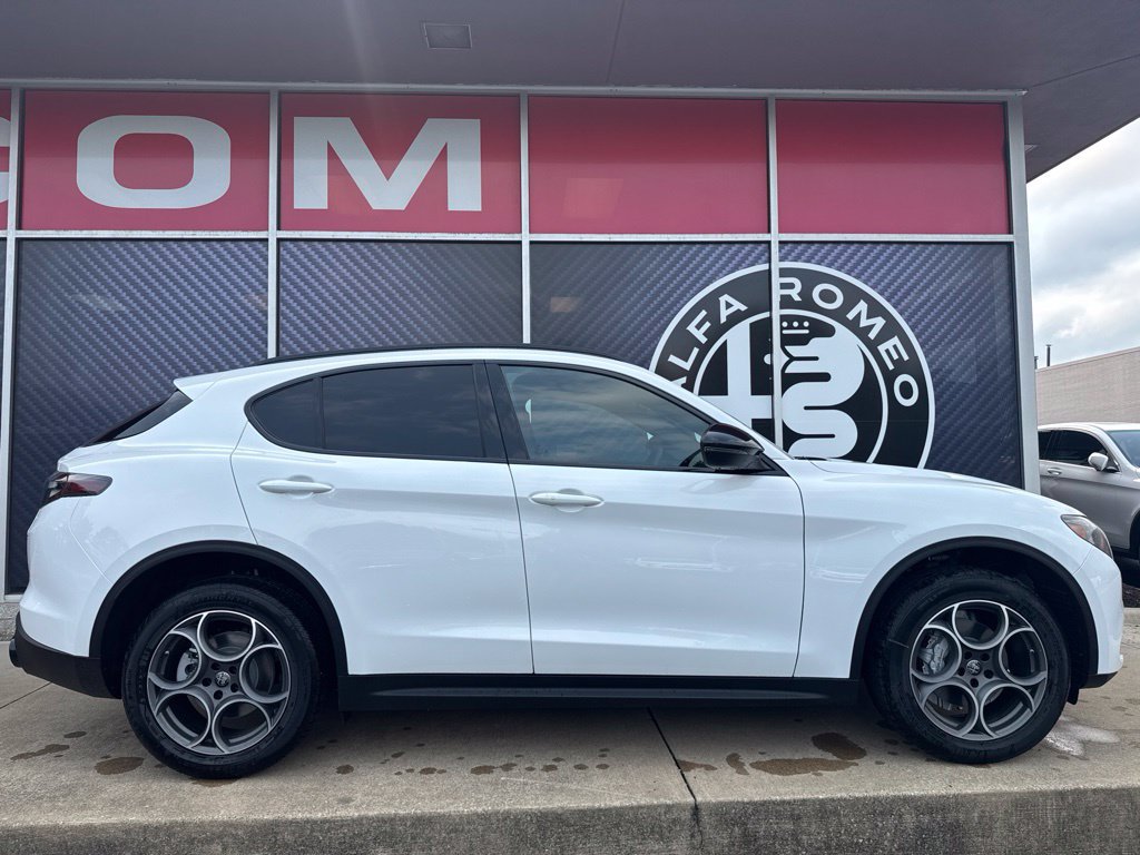 New 2026 Alfa Romeo Stelvio Sprint AWD/4WD image 4