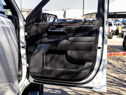 Used 2024 Chevrolet Silverado 1500 High Country w/ Technology Package image 36