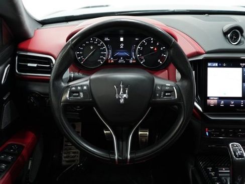 Used 2022 Maserati Ghibli Trofeo image 11
