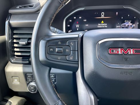 Used 2024 GMC Sierra 2500 AT4 w/ AT4 Premium Plus Package AWD/4WD image 10