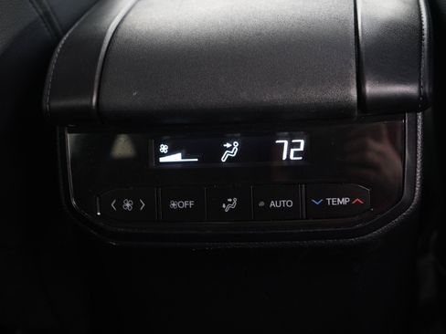 Used 2025 Toyota Highlander XSE AWD/4WD image 19