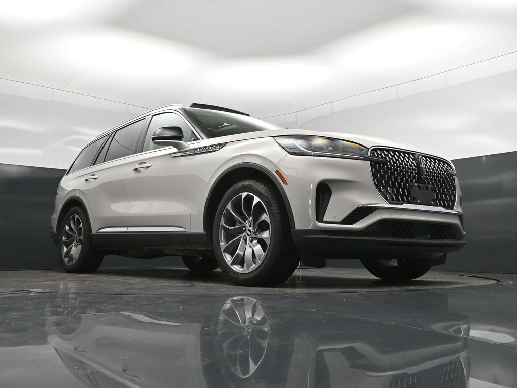 Used 2025 Lincoln Aviator Reserve w/ Luxury Package RWD image 44