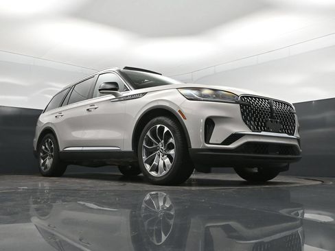 Used 2025 Lincoln Aviator Reserve w/ Luxury Package RWD image 44