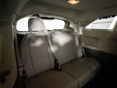Used 2023 Toyota Sienna Limited FWD image 41