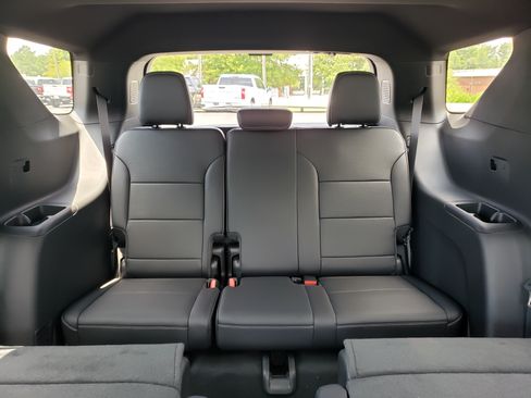 New 2026 Chevrolet Traverse LT w/ Sun and Wheel Package FWD image 34