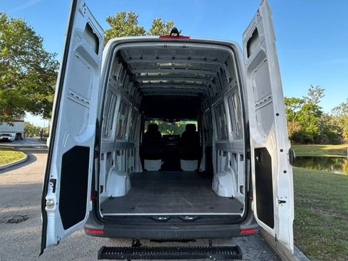 Used 2023 Mercedes-Benz Sprinter 2500 image 10