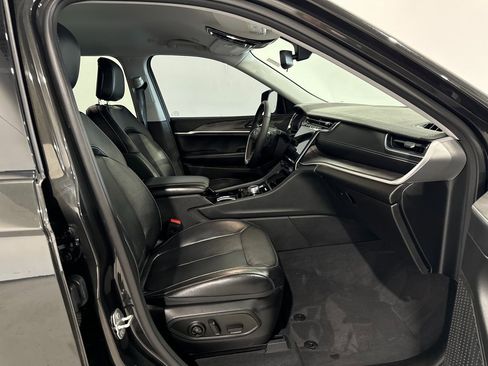 Used 2023 Jeep Grand Cherokee L Limited image 21