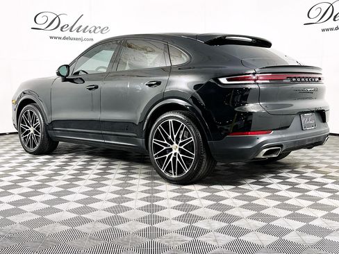Used 2024 Porsche Cayenne Coupe image 4