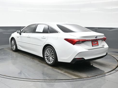 Used 2021 Toyota Avalon Limited image 4
