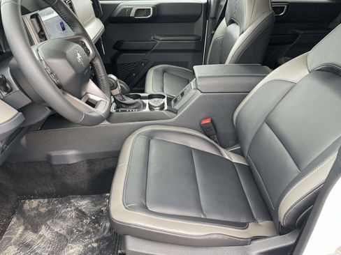 New 2026 Ford Bronco Outer Banks w/ Sasquatch Package image 13