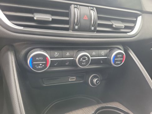 Used 2023 Alfa Romeo Giulia Ti AWD/4WD image 27