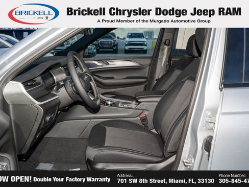 New 2025 Jeep Grand Cherokee L Laredo image 16