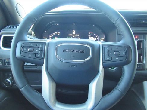 Used 2023 GMC Yukon Denali AWD/4WD image 25