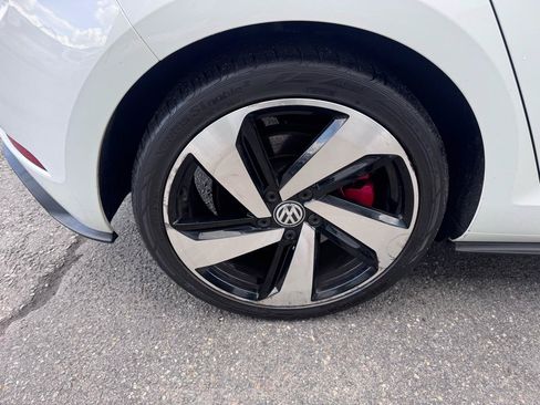 Used 2018 Volkswagen GTI SE FWD image 32