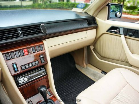 Used 1995 Mercedes-Benz E 320 Convertible image 55
