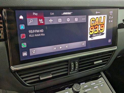 Certified 2023 Porsche Cayenne Platinum Edition AWD/4WD image 16