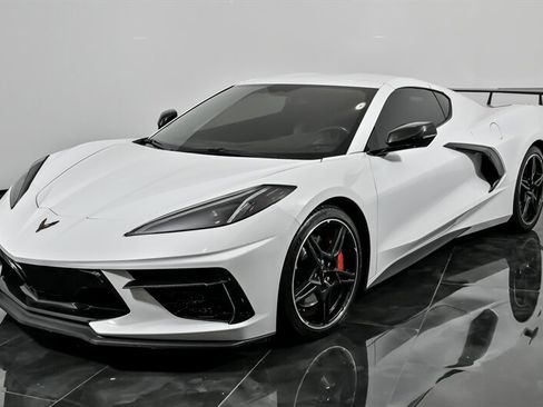 Used 2021 Chevrolet Corvette Stingray Coupe w/ Z51 Performance Package image 5