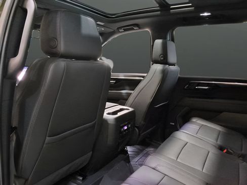 Used 2026 Chevrolet Suburban RST w/ Comfort Package AWD/4WD image 19