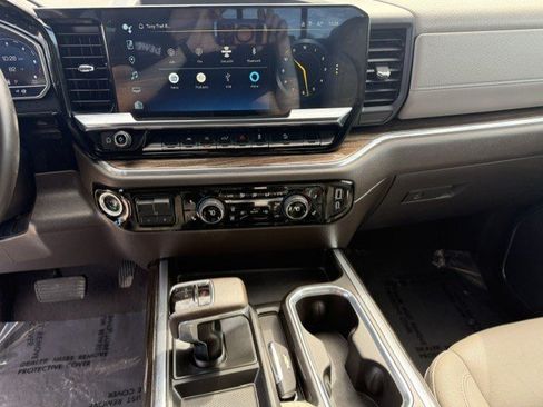 Used 2024 Chevrolet Silverado 1500 LT Trail Boss w/ Convenience Package II AWD/4WD image 18