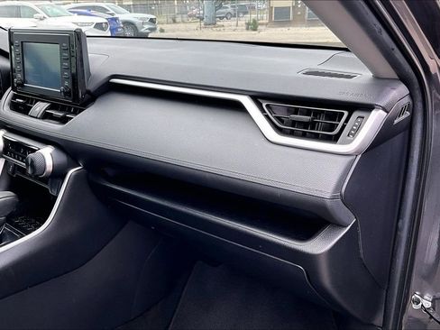 Used 2019 Toyota RAV4 LE image 20