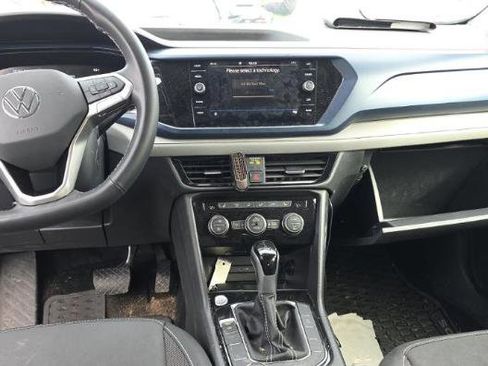 Used 2024 Volkswagen Taos SE image 7