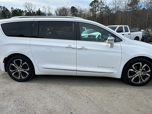 Used 2024 Chrysler Pacifica Pinnacle image 7