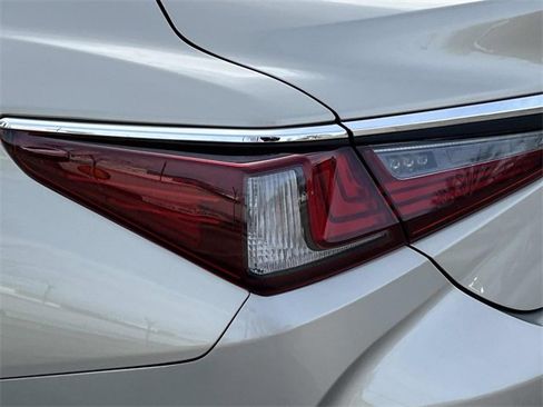 Used 2021 Lexus ES 350 Ultra Luxury w/ Accessory Package 2 image 10