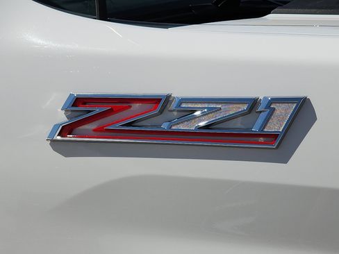 Used 2024 Chevrolet Silverado 2500 LT AWD/4WD image 8