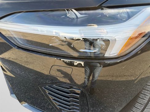 Used 2024 Volvo XC60 B5 Core w/ Protection Package Premier image 23