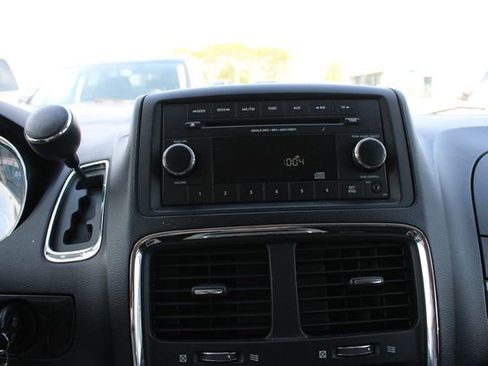 Used 2014 Dodge Grand Caravan SXT FWD image 14