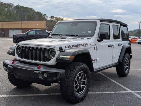 Used 2024 Jeep Wrangler Rubicon image 5