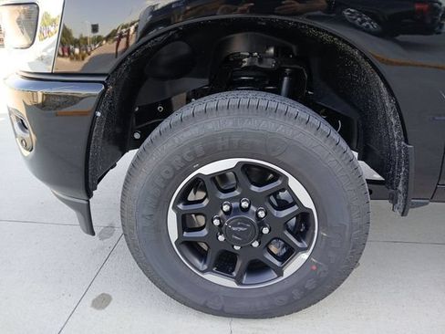 New 2025 RAM 2500 Laramie AWD/4WD image 36