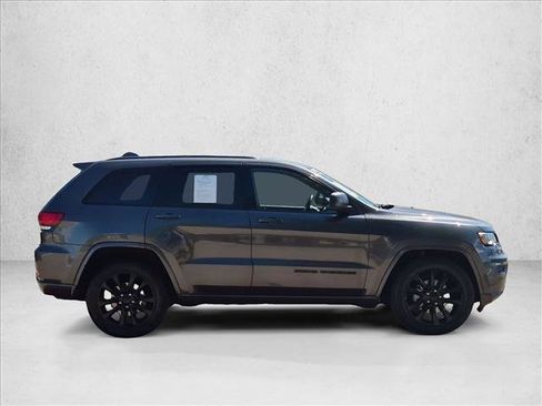 Used 2019 Jeep Grand Cherokee Altitude AWD/4WD image 4