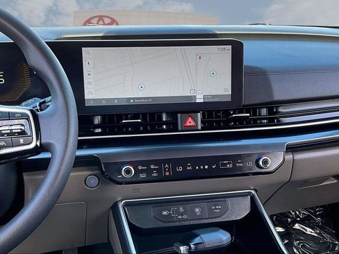 Used 2025 Kia Carnival LX image 6