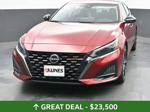 Used 2024 Nissan Altima 2.5 SR w/ SR Premium Package image 5