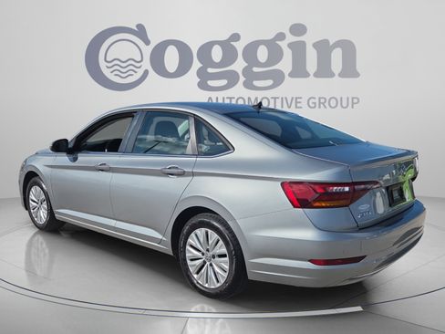 Used 2019 Volkswagen Jetta FWD image 3