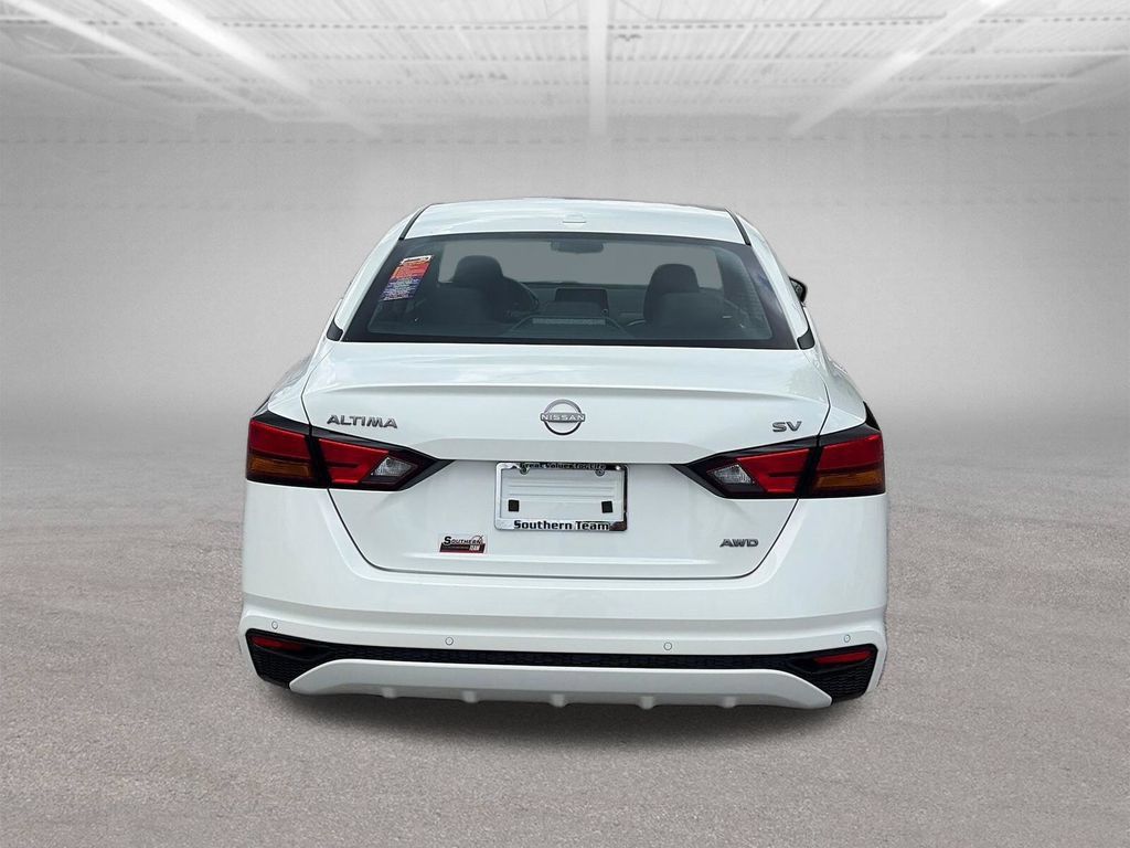 Used 2024 Nissan Altima 2.5 SV AWD/4WD image 5