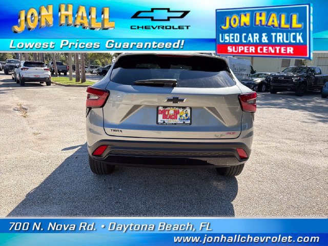 Used 2025 Chevrolet Trax RS w/ Sunroof Package FWD image 9