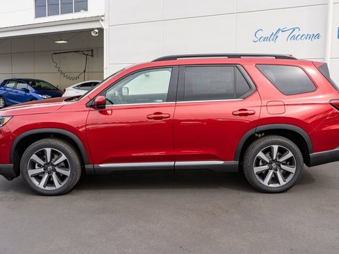 New 2025 Honda Pilot Touring image 9