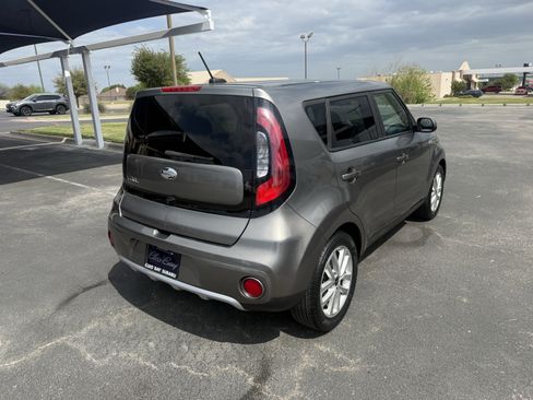 Used 2018 Kia Soul + FWD image 7