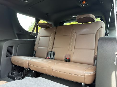 Used 2022 Chevrolet Suburban High Country AWD/4WD image 8