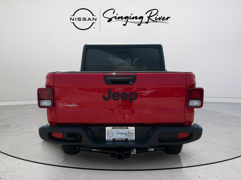 Used 2025 Jeep Gladiator Sport AWD/4WD image 6