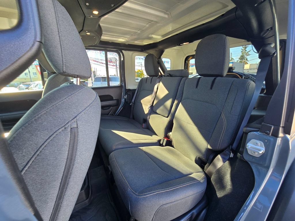 Used 2024 Jeep Wrangler Unlimited AWD/4WD image 17