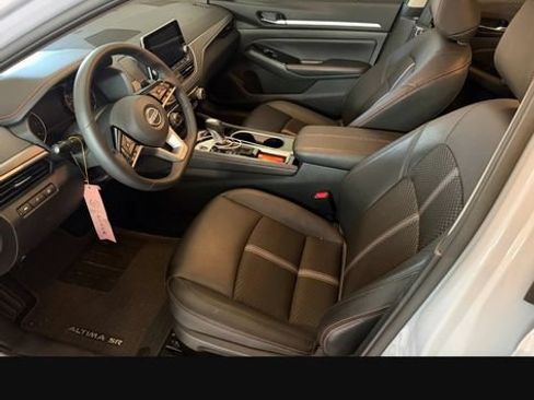 Used 2025 Nissan Altima 2.5 SR FWD image 3