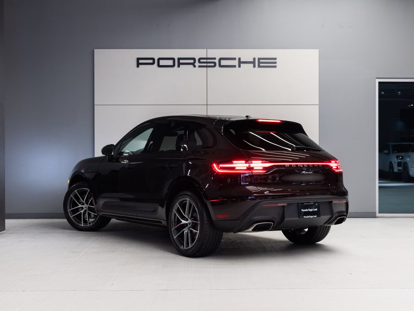 Certified 2026 Porsche Macan AWD/4WD image 3