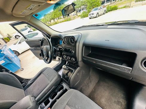 Used 2011 Jeep Patriot Latitude AWD/4WD image 24
